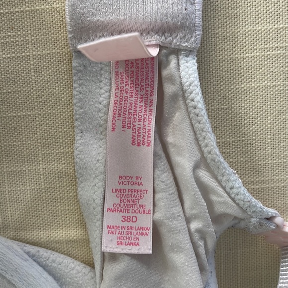 Victoria Secret Bras - Picture 2 of 4